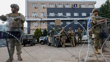 درگیری و تنش صرب‌تبارهای کوزوو با سربازان: زخمی شدن ۲۵ نیروی حافظ صلح ناتو و ۵۲ صرب