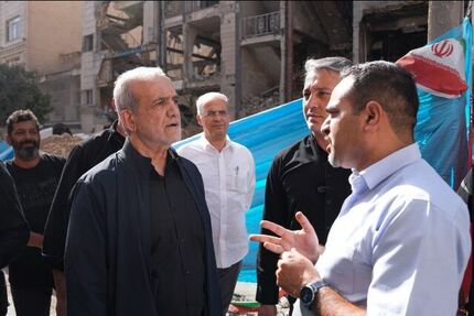 بازدید رئیس جمهور از مناطق و منازل آسیب دیده در جنگ اخیر