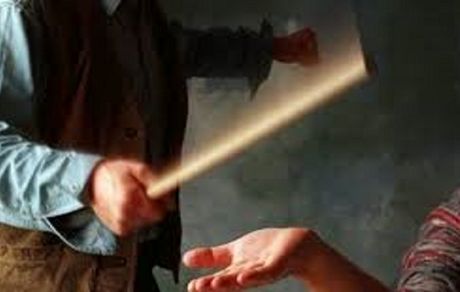 معلم حمله کننده به دانش آموز در کوهدشت کنارگذاشته شد