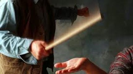 معلم حمله کننده به دانش آموز در کوهدشت کنارگذاشته شد