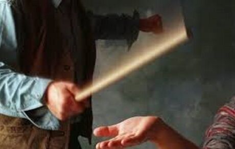 معلم حمله کننده به دانش آموز در کوهدشت کنارگذاشته شد