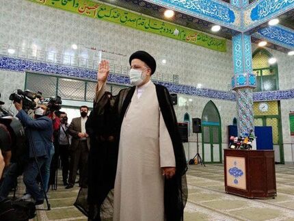 سیدابراهیم رئیسی رای خود را به صندوق انداخت