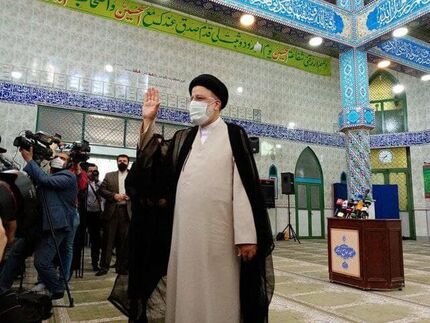 سیدابراهیم رئیسی رای خود را به صندوق انداخت