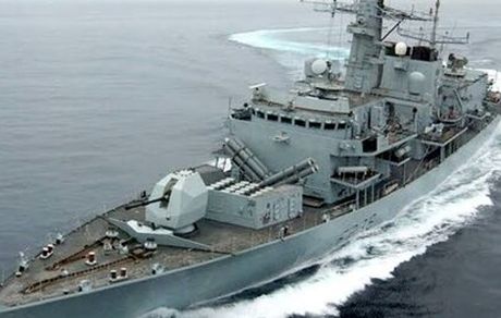 توضیح وزیر دفاع انگلیس درباره استقرار کشتی‌های جنگی در خلیج فارس