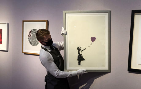 بنکسی آثارش را ضدسرقت می‌کند