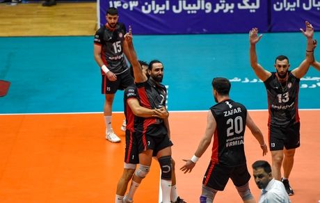 لیگ برتر والیبال: شهرداری ارومیه در یک قدمی قهرمانی نیم فصل / پیکان به رده سوم رسید
