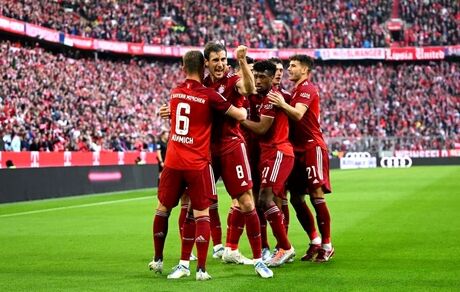 بایرن مونیخ باز هم قهرمان شد / دهمین قهرمانی پیاپی مونیخی‌ها در روز گلزنی سردار آزمون