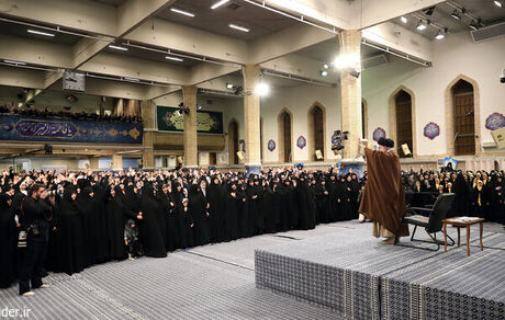 دیدگاه اسلام در موضوع زن؛ منطقی و استدلالی رویکرد غرب؛ سودجویی و لذت‌جویی / تصور کار خانه به عنوان وظیفه زن غلط است