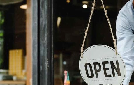  لغو محدودیت‌ها در انگلیس همزمان با موج جدید کرونا/ 40 درصد از بستری‌های کرونایی قبلا واکسن زده‌اند!