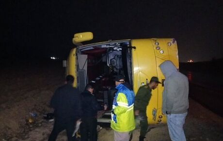 ترخیص ۹ مصدوم حادثه واژگونی اتوبوس مسافربری کرمانشاه ـ تهران / ۱۱ نفر جان باختند
