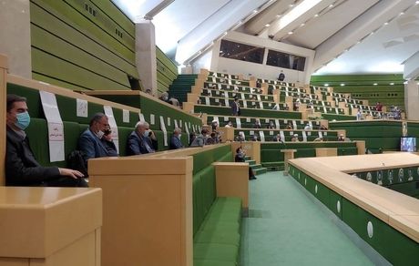 روز عجیب مجلس: نمایندگان در جایگاه خبرنگاران و میهمان‌ها نشستند / عکس