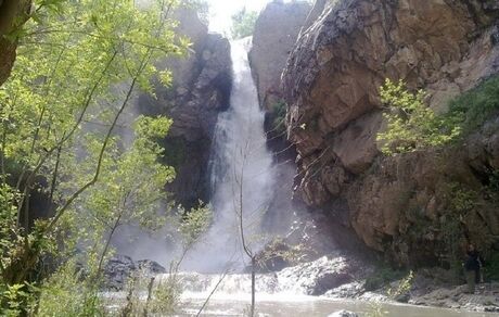 گردشگر ۲۹ ساله یزدی در آبشار شلماش سردشت غرق شد