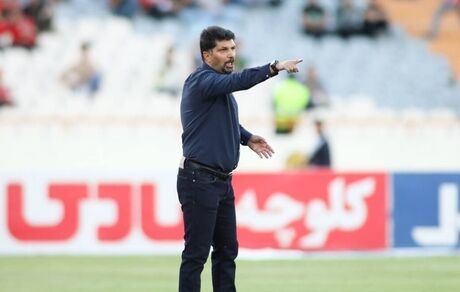 سرمربی آلومینیوم اراک: ما به پرسپولیس کادو دادیم