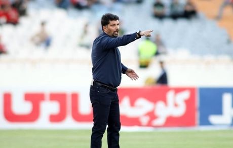 سرمربی آلومینیوم اراک: ما به پرسپولیس کادو دادیم