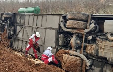 واژگونی اتوبوس زائران در اتوبان ساوه همدان، ۲۸ مصدوم داشت