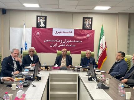 مخالف واردات کفش نیستیم/ برابری شرایط تولیدکننده داخلی و خارجی ضروری است