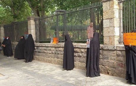 تجمع در حمایت از حجاب مقابل شورای شهر تهران