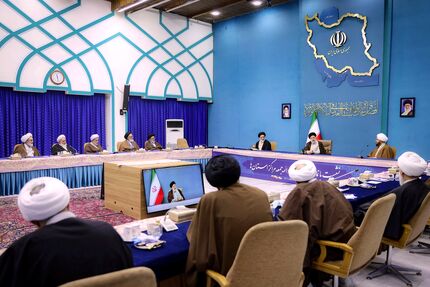 دشمن پس از ناکامی در فتنه خیابانی اهداف خود را با ایجاد نارضایتی و کشاندن آن به سفره مردم دنبال می‌کند
