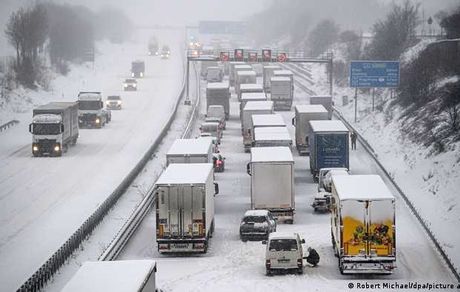 اختلال در سیستم حمل‌ونقل آلمان در پی بارش سنگین برف