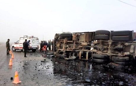 یک کشته در واژگونی تریلی در محور عجب شیر