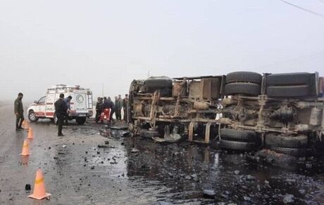 یک کشته در واژگونی تریلی در محور عجب شیر