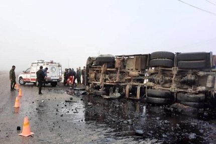 یک کشته در واژگونی تریلی در محور عجب شیر