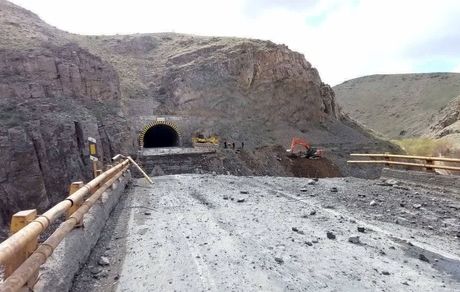 مسیر قره چمن تا میانه و ۱۰ کیلومتر از آزادراه تبریز زنجان مسدود است