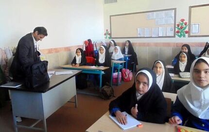 وزارت آموزش و پرورش: تدریس دبیر مرد در دبیرستان‌های دخترانه ممنوع / استثنا هم ندارد