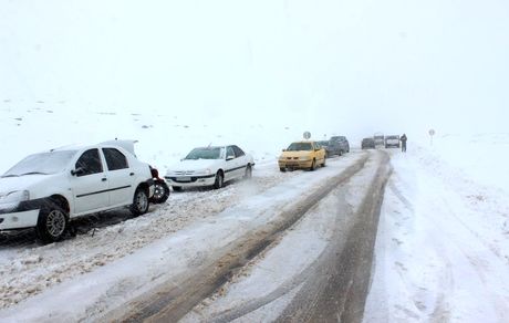 انسداد ۳ جاده اصلی در کشور