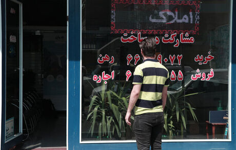 برخی مستاجران عطای وام را به لقایش بخشیدند