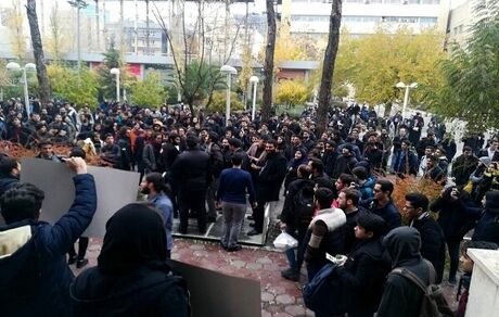 ۳ دانشجوی دانشگاه تهران موقتاً از تحصیل محروم شدند
