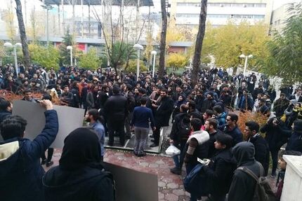 ۳ دانشجوی دانشگاه تهران موقتاً از تحصیل محروم شدند