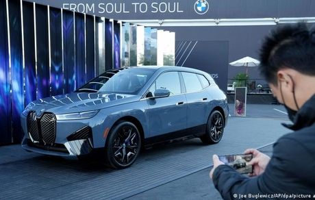 فناوری جدید BMW با قابلیت تغییر رنگ خودرو