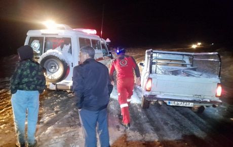 ۱۰۵ نفر از برف و کولاک محورهای تکاب نجات یافتند