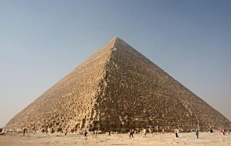 تعطیلی موقت بزرگترین هرم اهرام مصر