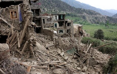 افزایش تعداد کشته‌شدگان زلزله افغانستان به بیش از ۲ هزار و ۲۰۰ نفر 