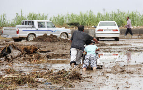 سیل راه ارتباطی ۱۶ روستای مازندران را مسدود کرد
