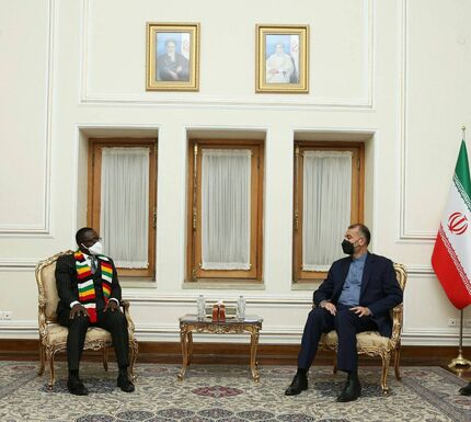 تاکید وزیر امور خارجه بر ضرورت گسترش روابط ایران و زیمبابوه