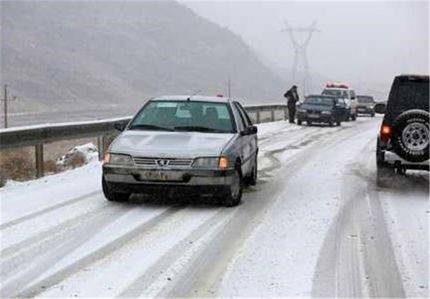 جاده ۶۰ روستای بروجرد بدلیل بارش سنگین برف بسته شد