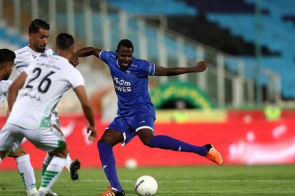 شکست خانگی استقلال برابر ذوب‌آهن / آبی‌پوشان از قهرمانی دور شدند