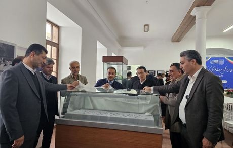 اشیا تاریخی متعلق به ایران از جمله شمشیر طلا و سکه‌های قدیمی از ترکیه برگردانده شد