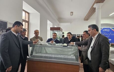 اشیا تاریخی متعلق به ایران از جمله شمشیر طلا و سکه‌های قدیمی از ترکیه برگردانده شد