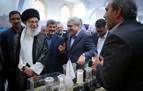 بازدید رهبر انقلاب از نمایشگاه شرکت‌های دانش‌بنیان وفناوری‌های برتر