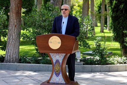 وزیر نفت تایید کرد: کارت سوخت جایگاه‌ها محدود شده است