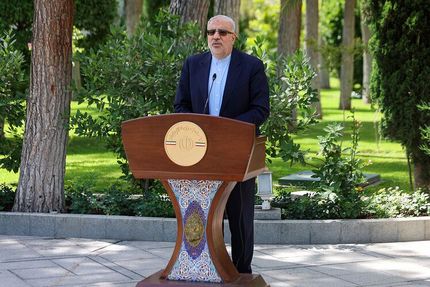 وزیر نفت تایید کرد: کارت سوخت جایگاه‌ها محدود شده است