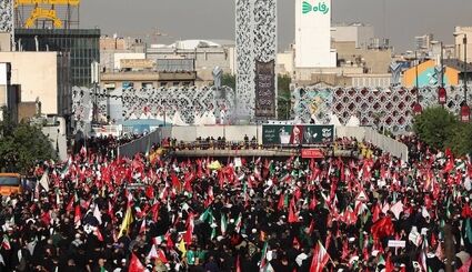 سی‌ان‌ان: خیابان‌های تهران مملو از سوگواران رهبر شهید ایران است