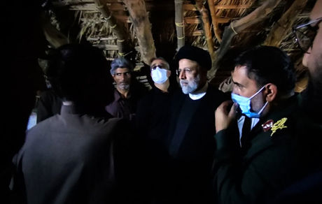 رئیس جمهور با مردم روستای تنگ‌شاه کرمان دیدار کرد