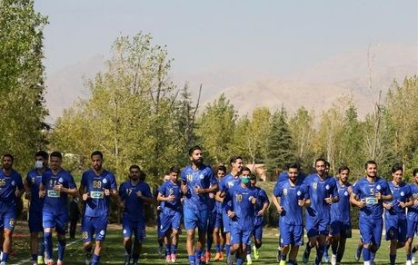 ادامه غیبت دروازه‌بان استقلال و صحبت‌های فکری با بازیکنان