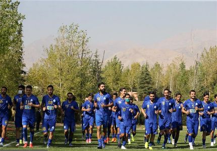ادامه غیبت دروازه‌بان استقلال و صحبت‌های فکری با بازیکنان