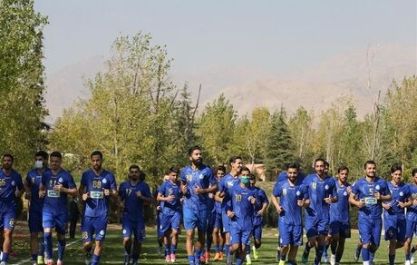 ادامه غیبت دروازه‌بان استقلال و صحبت‌های فکری با بازیکنان